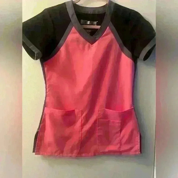Grey’s Anatomy Active Scrub Top - Picture 1 of 4